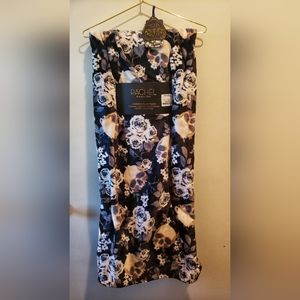 NWT Oversized Plush throw, SKULL FLORAL, Halloween Blanket